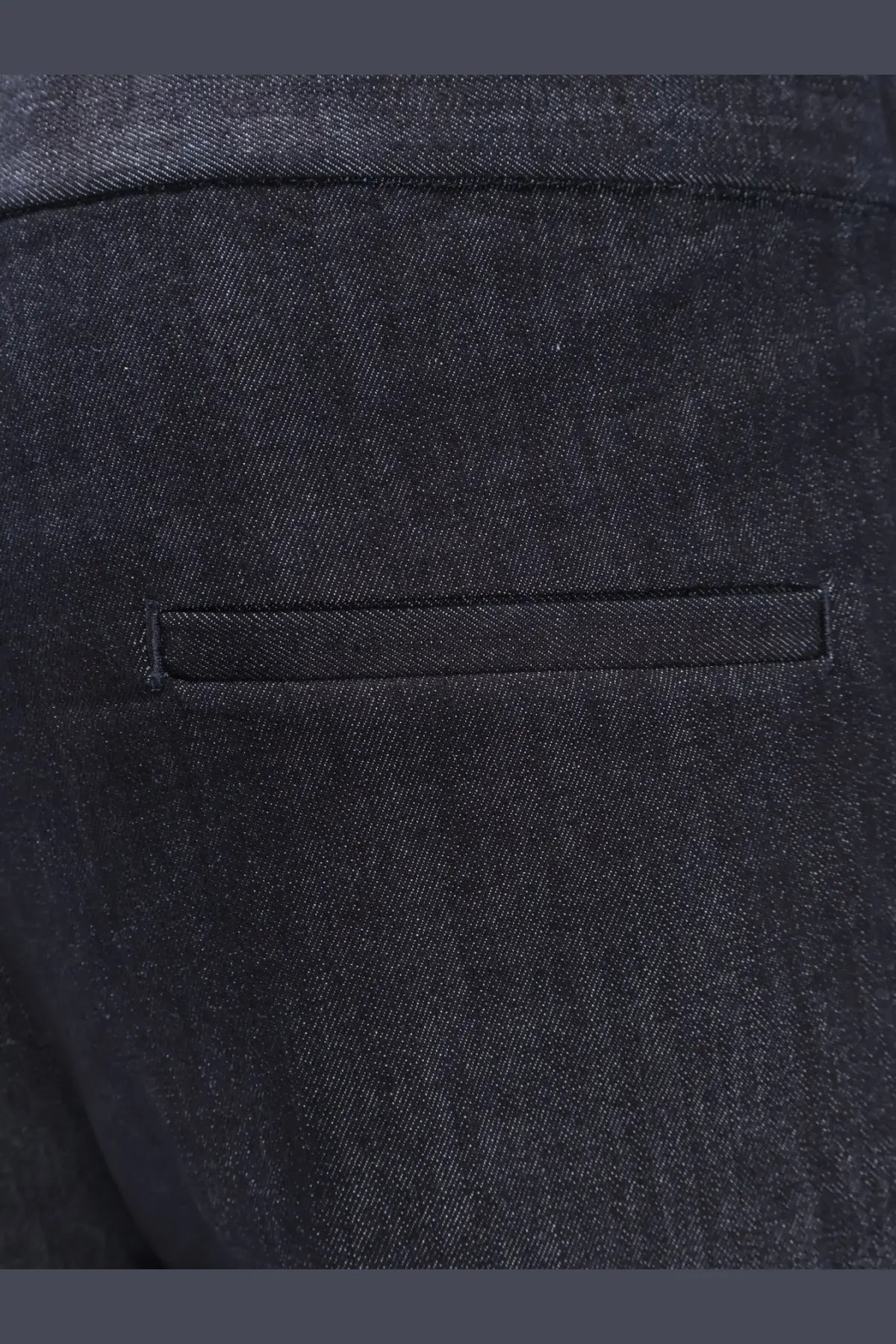 Hevò men’s Torresgarrata blue denim trousers showing dark denim fabric with subtle textured weave and stitched pocket