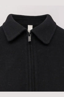 Hevò men’s verdemare black wool coat with classic collar and silver zipper pull front view
