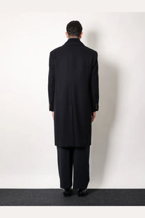 Hevò men’s virgin wool coat in black with notched lapels and buttoned cuffs for stylish cold weather wear