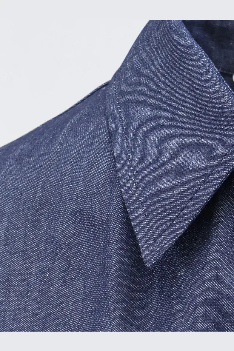 Navy blue textured cotton shirt collar of hevò women’s arigliano cotton chemisier dress in blue color