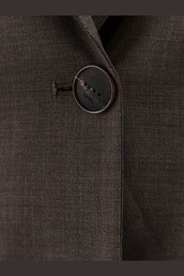 Dark gray button with subtle sheen engraved with hugo on hevò women’s frigole beige virgin sheeps wool suit