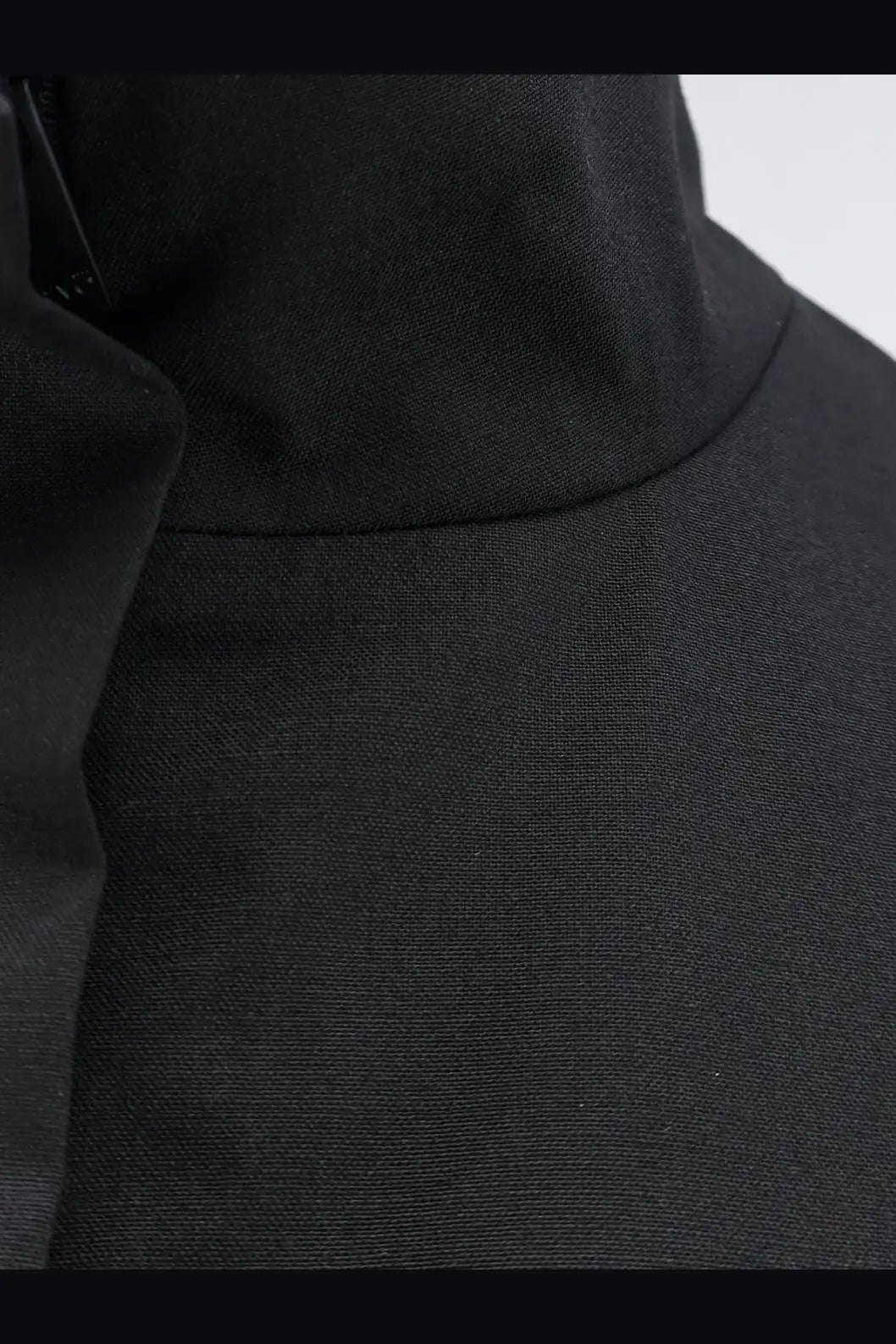Hevò women’s porto selvaggio wool blend jacket black showing black textured fabric collar detail