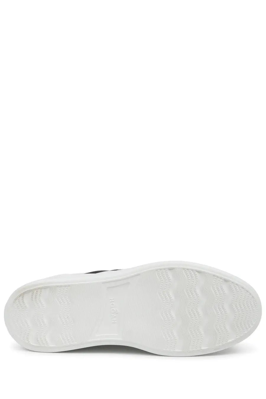 White rubber sole with textured tread and subtle branding on the back of hogan men’s sneaker h580 white