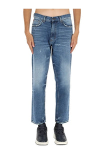 Hugo boss men’s blue denim jeans with faded wash and distressed details made of durable cotton blend