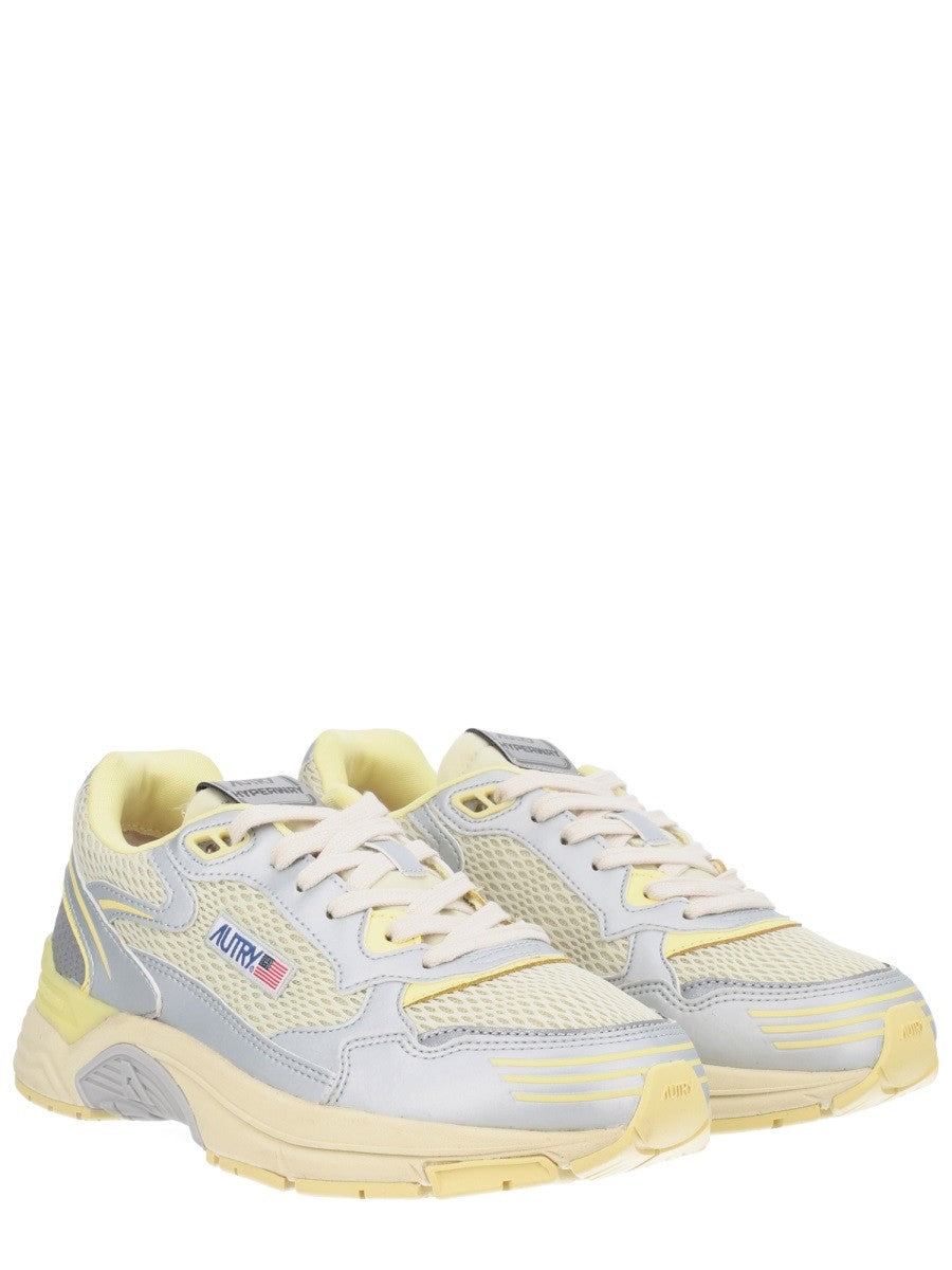 AUTRY Women's Hyperway Sneaker Multicolor
