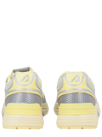 AUTRY Women's Hyperway Sneaker Multicolor