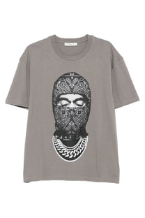 Gray short-sleeved ih nom uh nit men’s t-shirt with black and white face graphic wearing ornate bandana and chain necklace