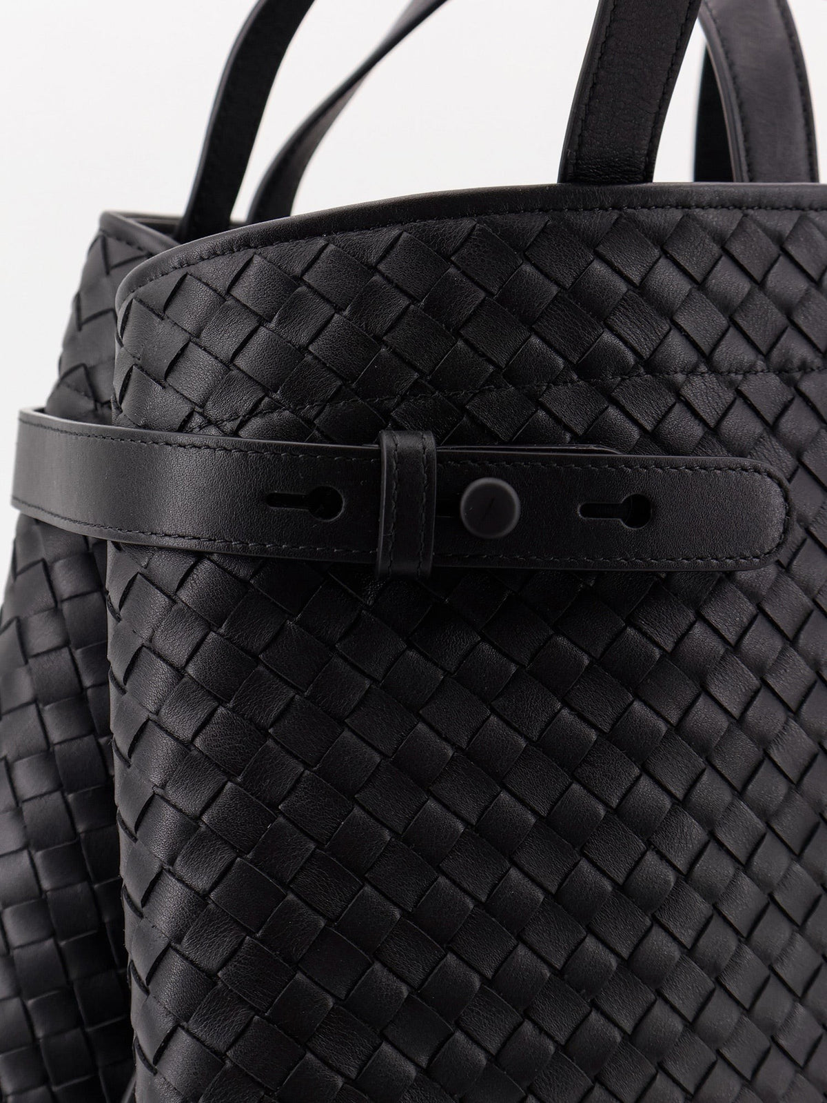 Bottega Veneta Men's Intreccio Leather Shoulder Bag Black