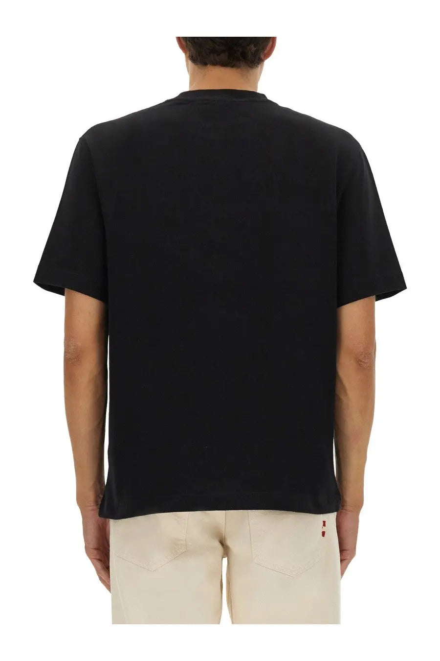 Back view of jacquemus men’s la maglietta gros grain black short-sleeved t-shirt with red logo on lower back