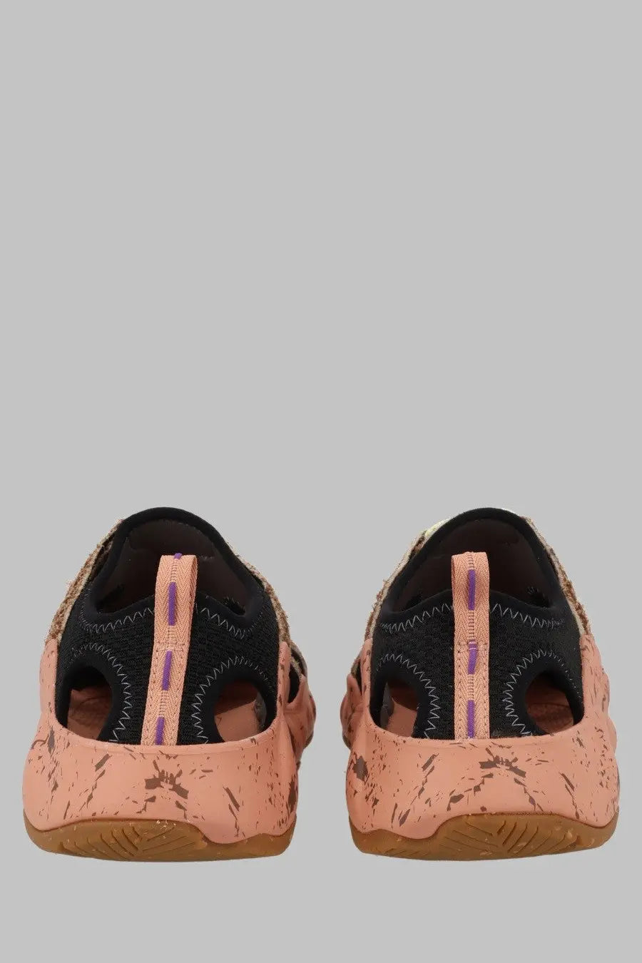 Keen men’s sandalo hyperport brown sneakers with pink and black speckled design and textured rubber sole