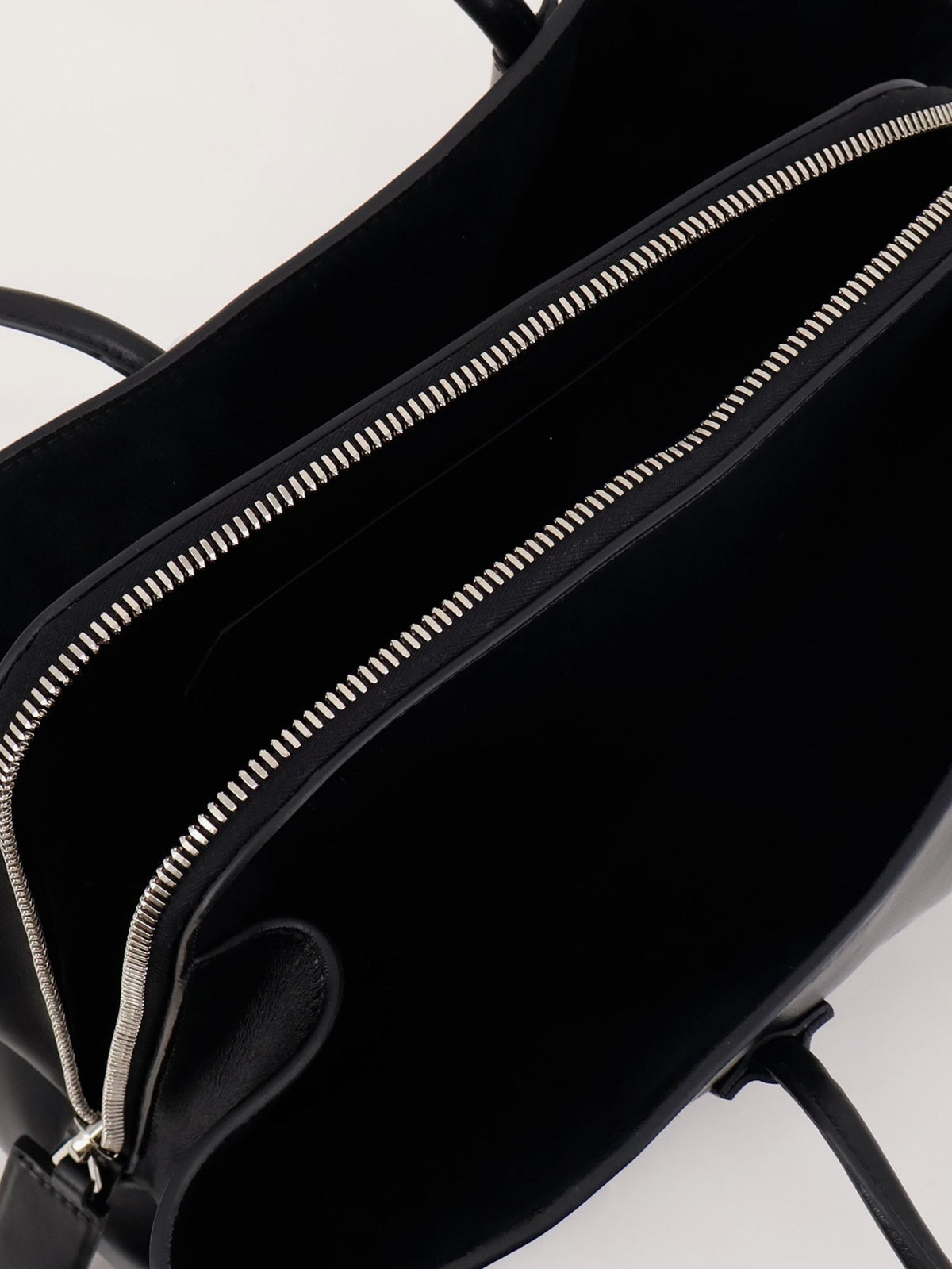 The Attico Women's La Passeggiata Medium Leather Shoulder Bag Black
