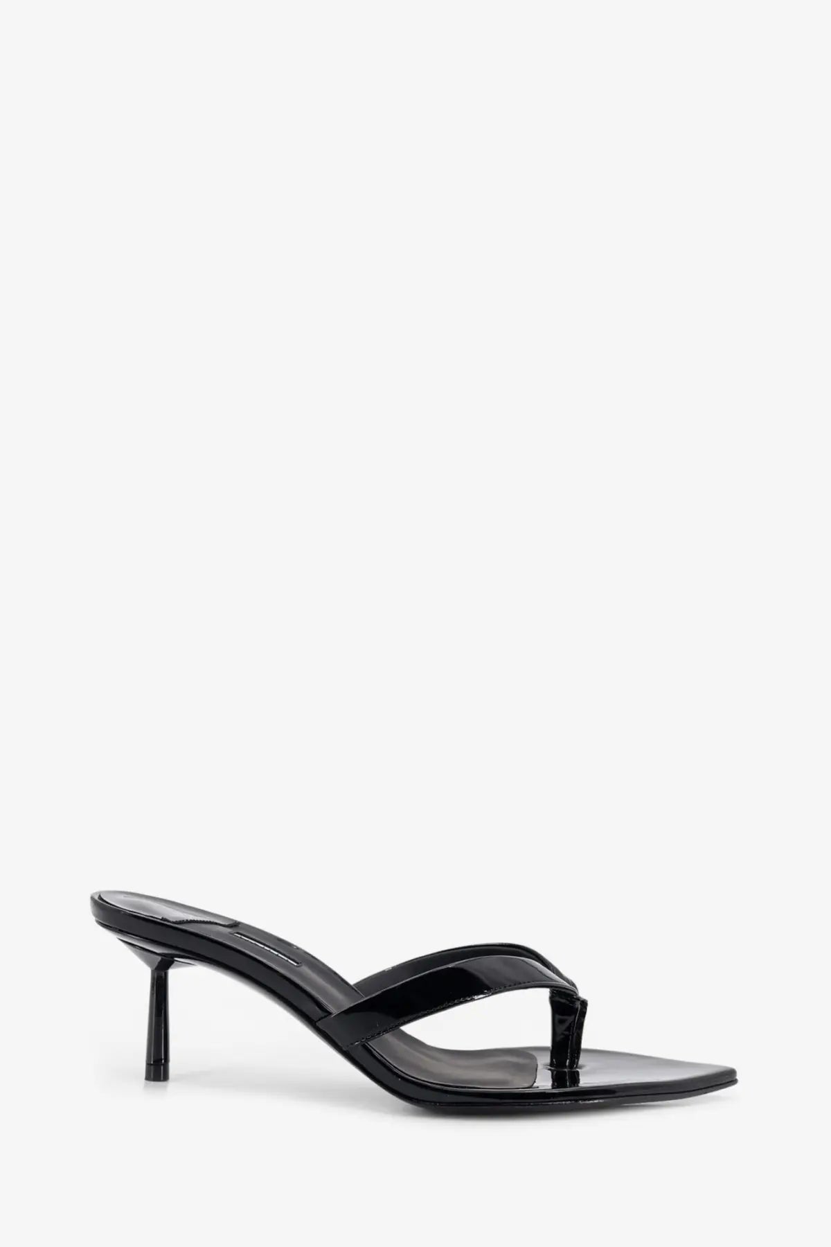 Le Silla women’s Gisele black patent leather thong sandal with a sleek minimalist design and slender heel