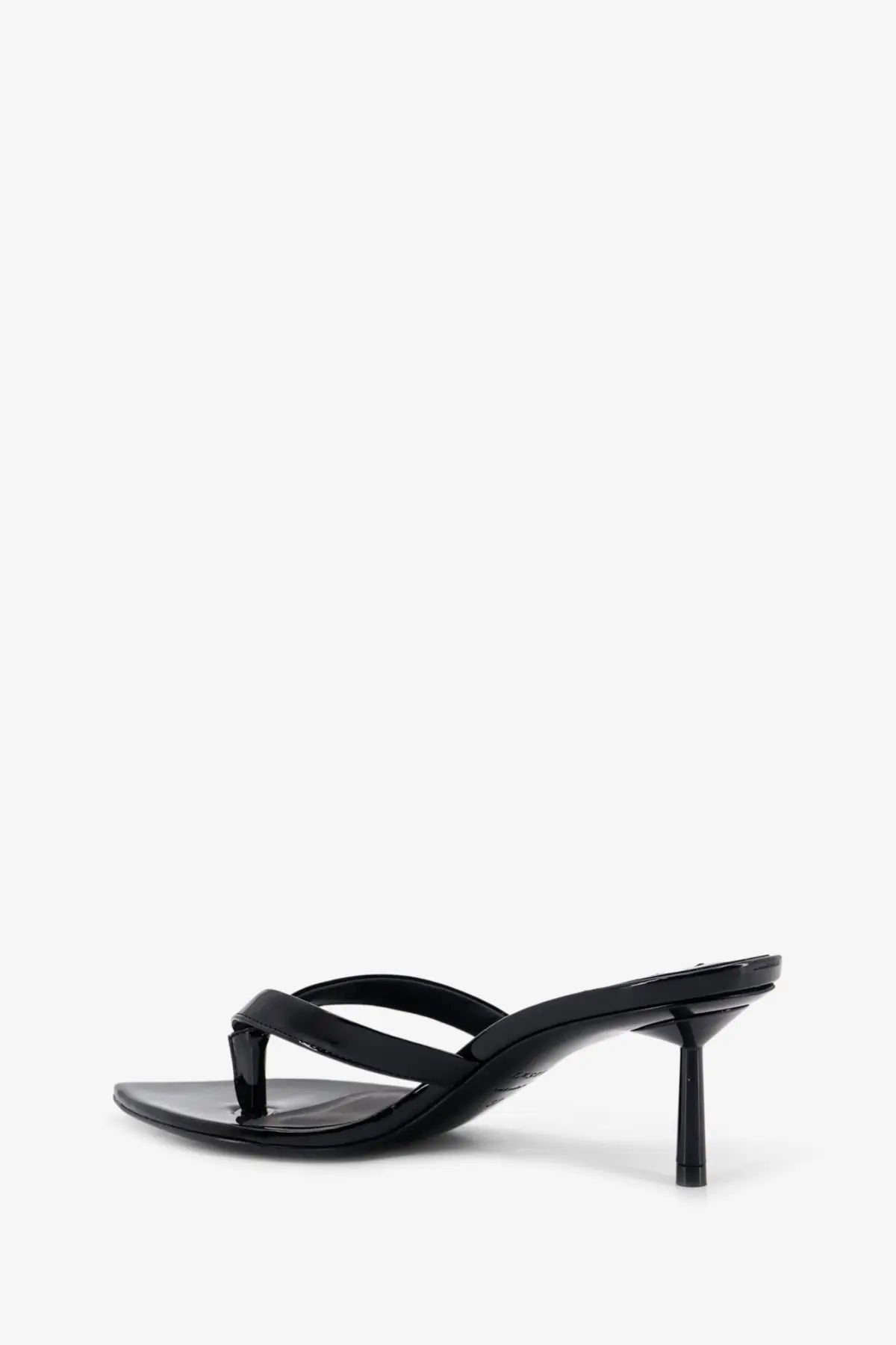 Le silla women’s gisele black patent leather thong sandal with slender heel and minimalist design