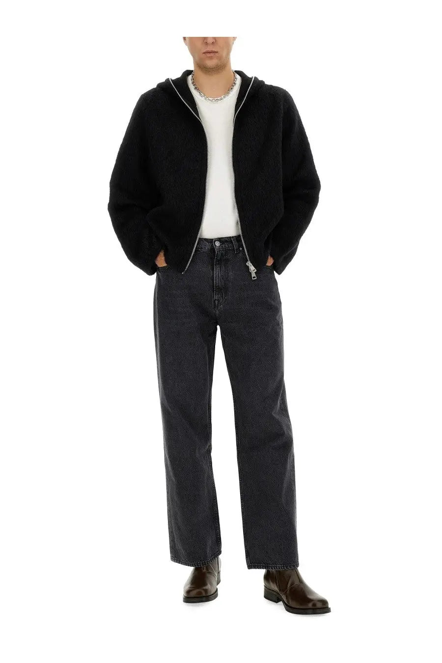 Our legacy men’s cardigan con zip black is a black faux-fur-lined zip-up hoodie with white inner lining and silver zipper