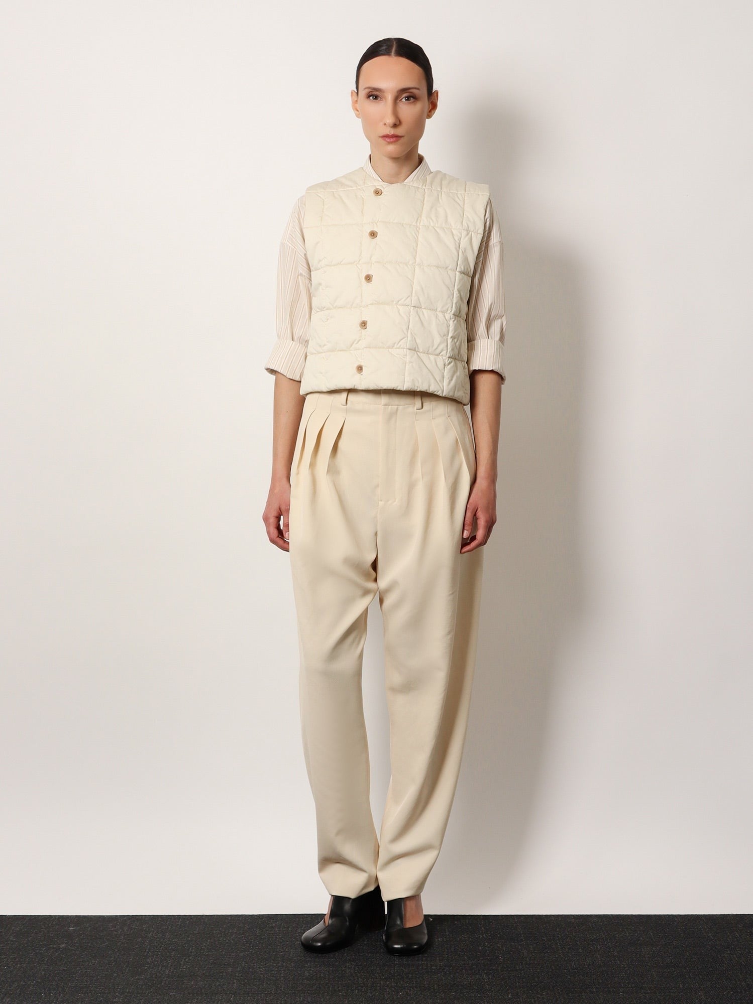 LEMAIRE - Lemaire Pleated Tailored Wool Blend Trouser - Women’s Pants