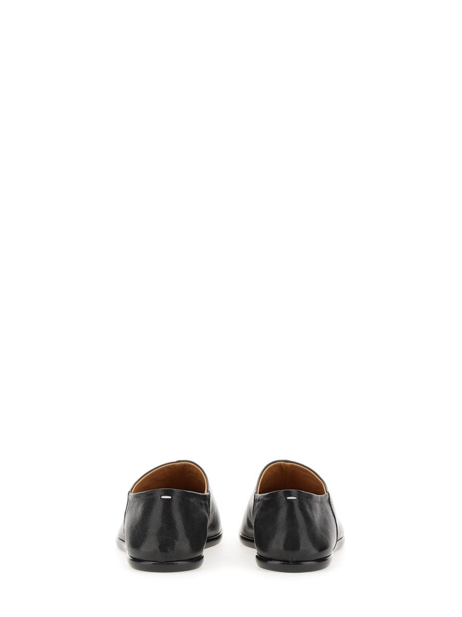 Maison Margiela Women's Slip on Tabi in Pelle Black
