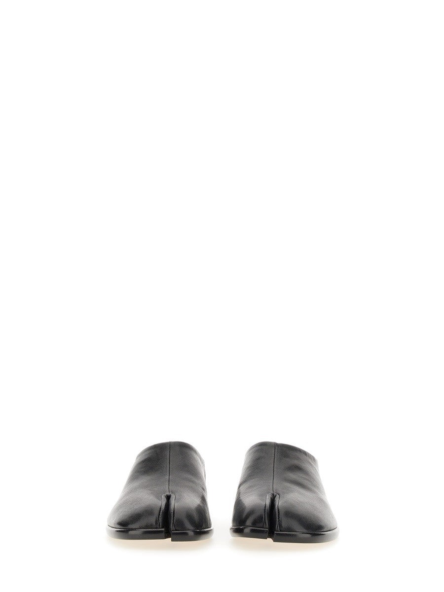 Maison Margiela Women's Slip on Tabi in Pelle Black