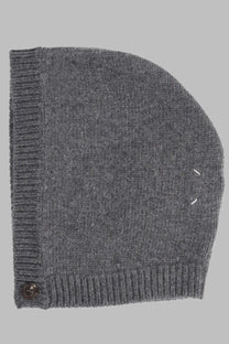 Maison Margiela men’s cappuccio in lana grey gray knitted beanie with ribbed edge and single button closure