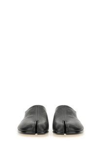 Maison Margiela men’s black leather mules with a distinctive split-toe tabi design for stylish wear