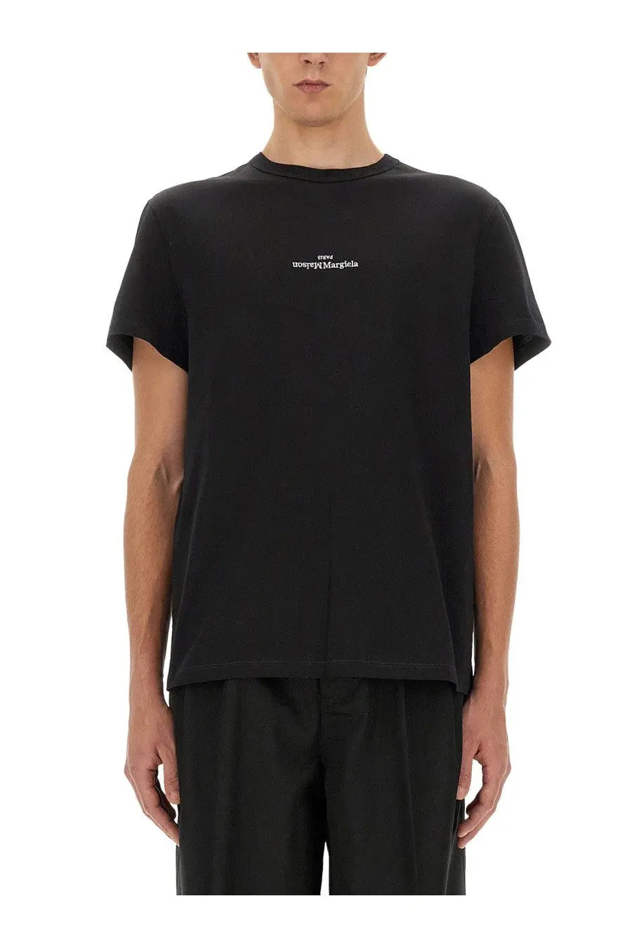 Maison margiela men’s black cotone short-sleeved t-shirt with subtle white embroidered logo across the chest