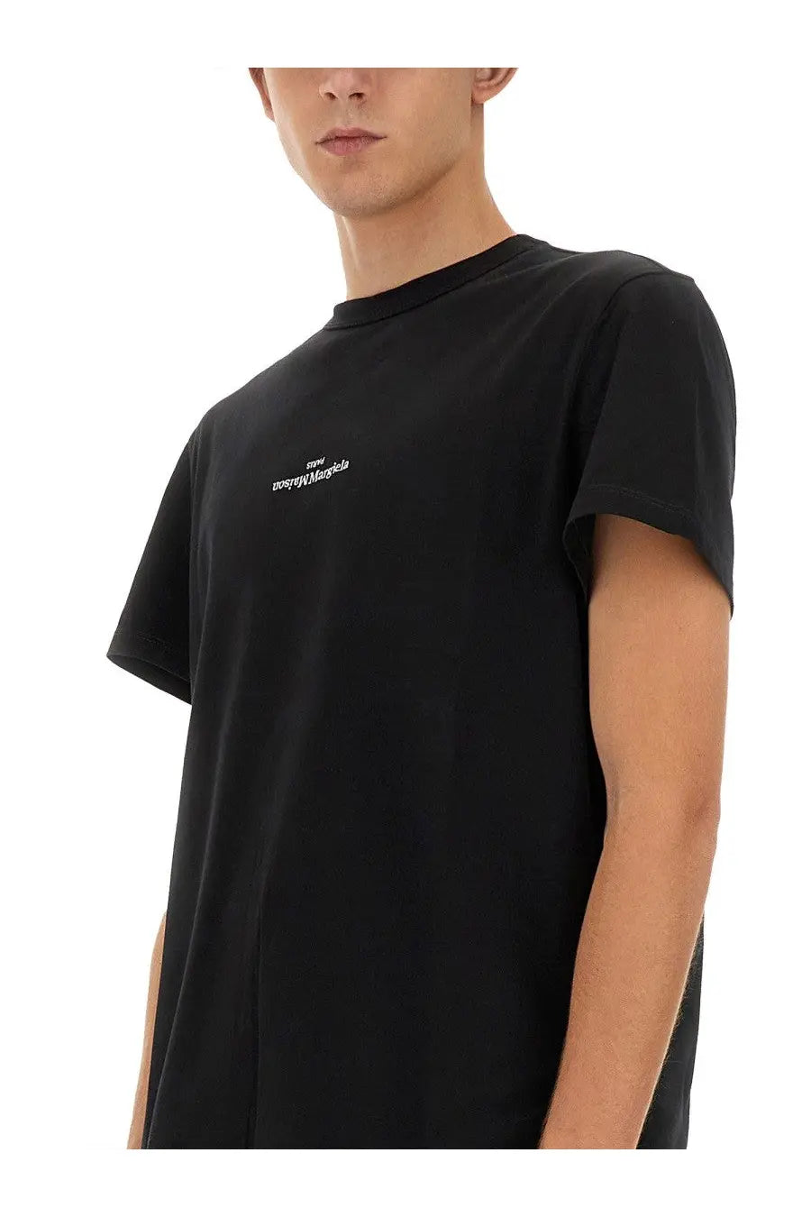 Maison Margiela men’s black short-sleeved t-shirt in cotone with white embroidered text on the left chest area