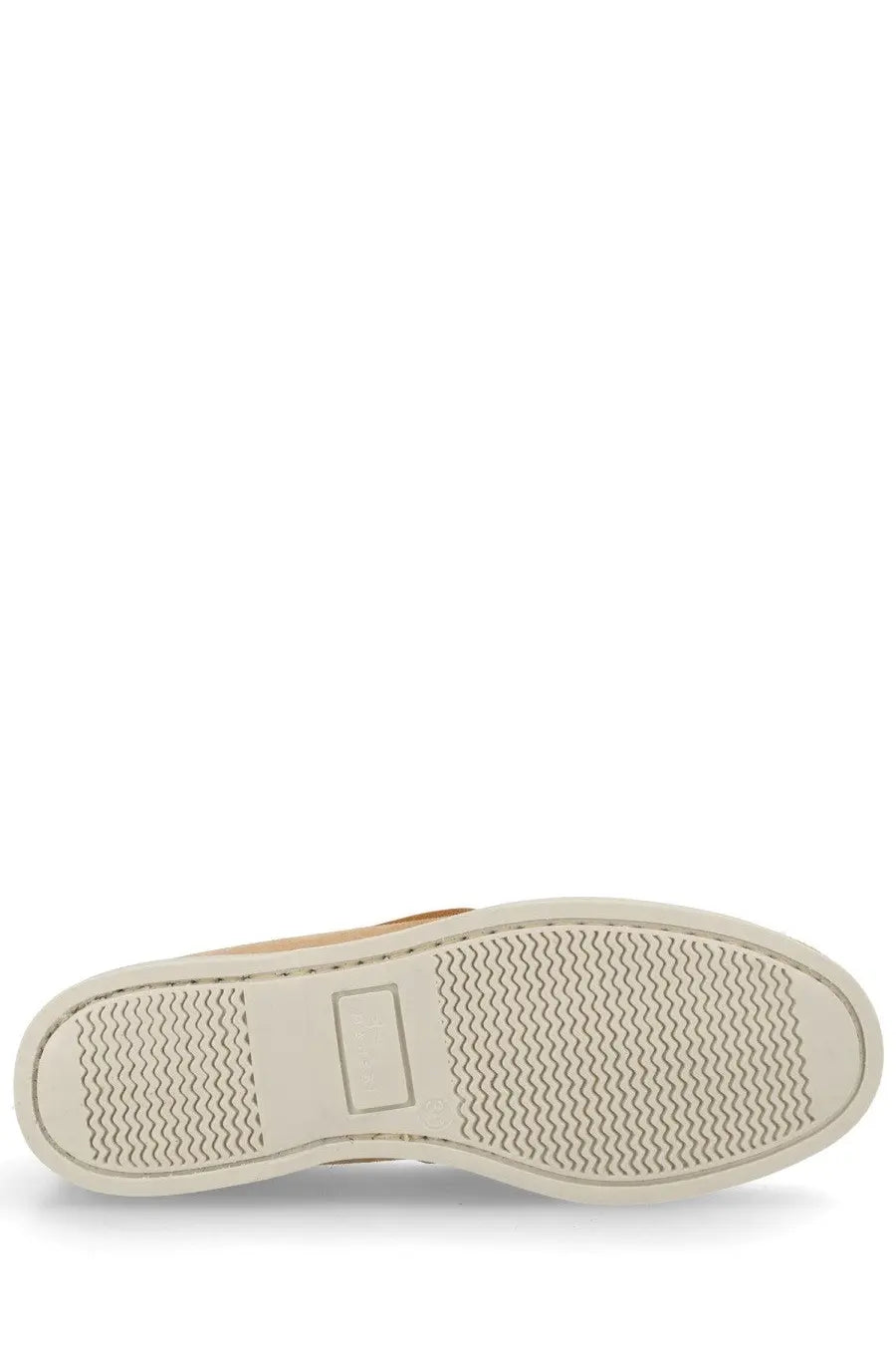 Beige rubber sole with wavy tread pattern and rectangular logo indentation on manebi women’s mocassino hamptons loafer