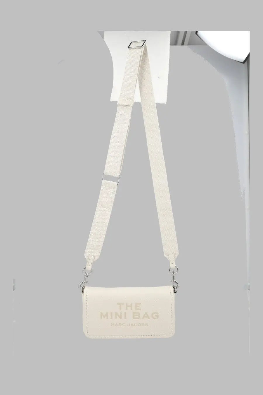 Marc Jacobs women’s borsa the leather mini bag white cream leather crossbody with embossed gold lettering and silver clasp