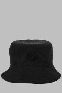 Marine serre men’s cappello bucket black bucket hat with subtle textured crown and circular logo patch at front