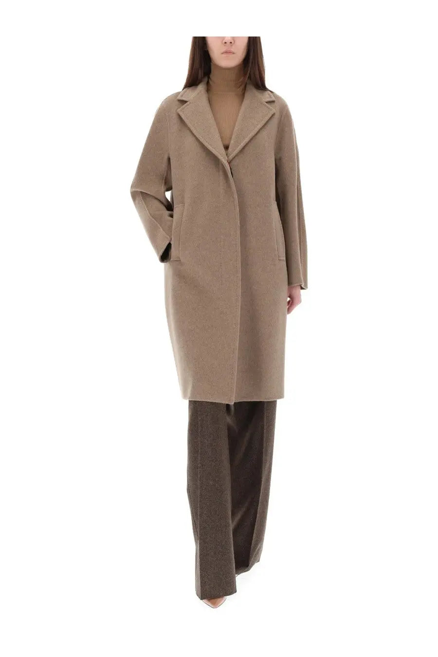 Max Mara women’s Ardenne coat beige is a sleek camel-colored wool coat with a classic double-breasted design and notched lapels
