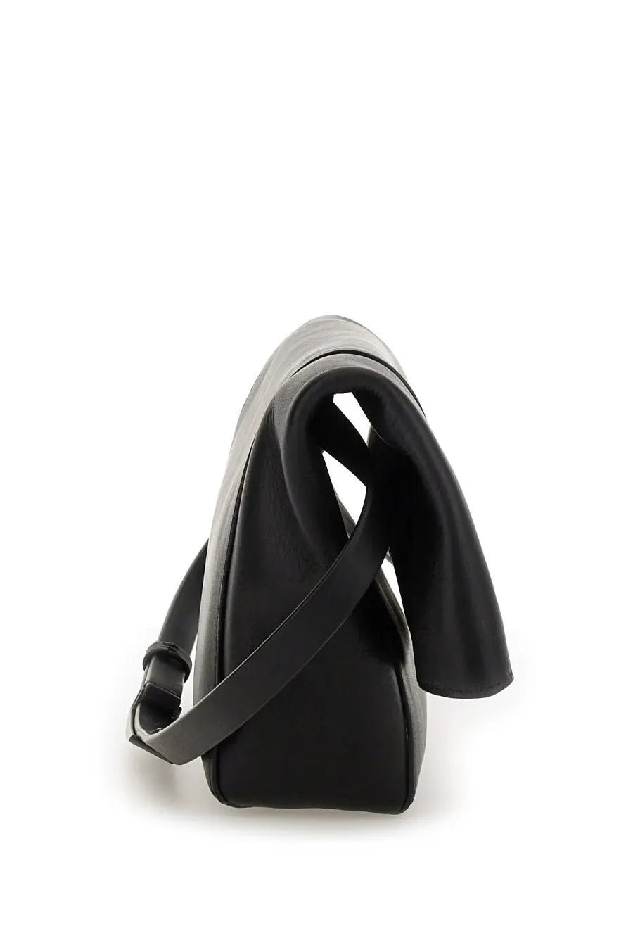 Max Mara women’s clutch clasp medium black is a black leather crossbody bag with a sleek minimalist design and adjustable strap