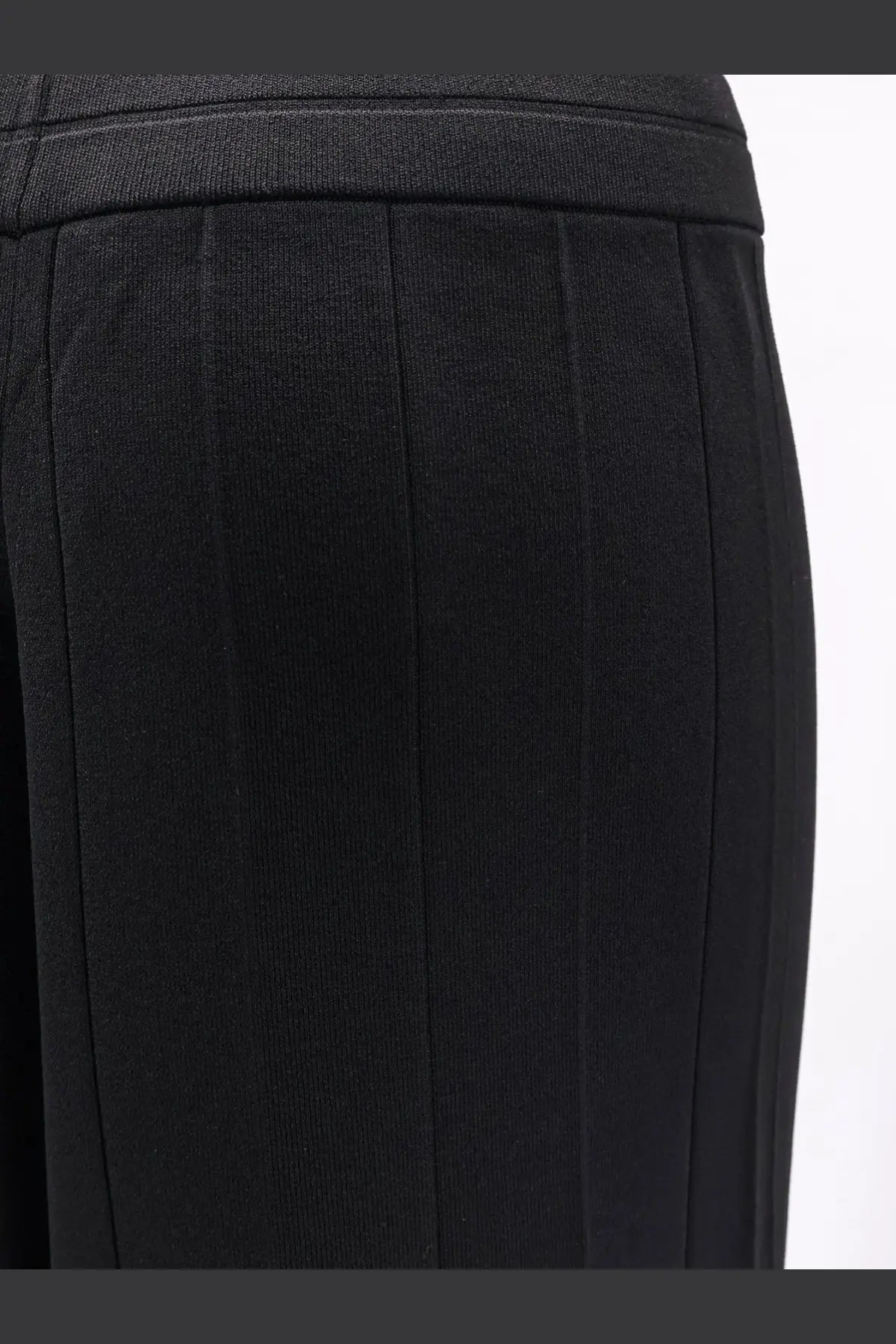 Max Mara women’s Lama black pleated trousers in viscose blend with smooth structured fabric and vertical seams