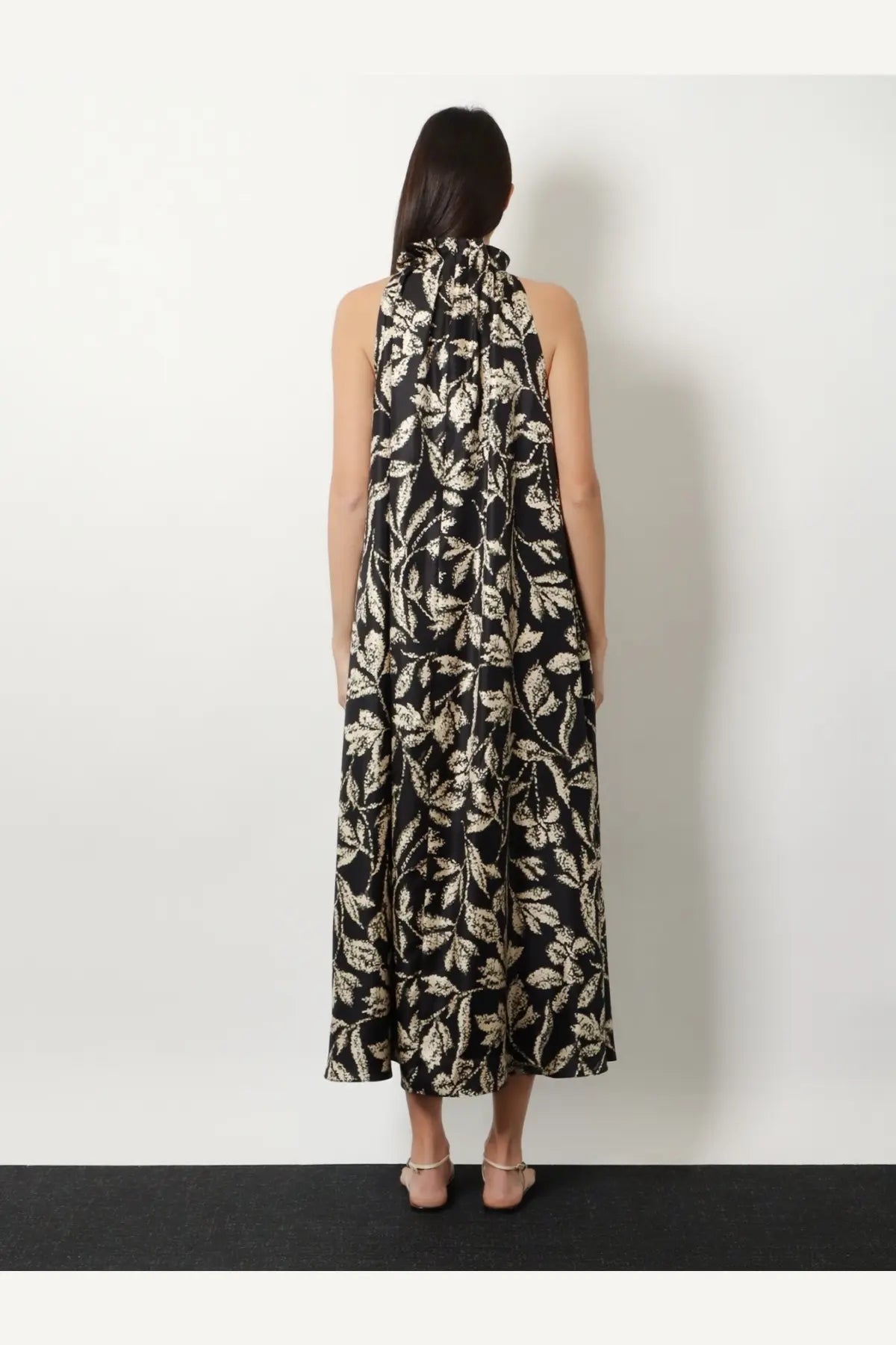 Max mara women’s mxmcartone silk dress in black with cream leaf pattern sleeveless halter and flowing draped design