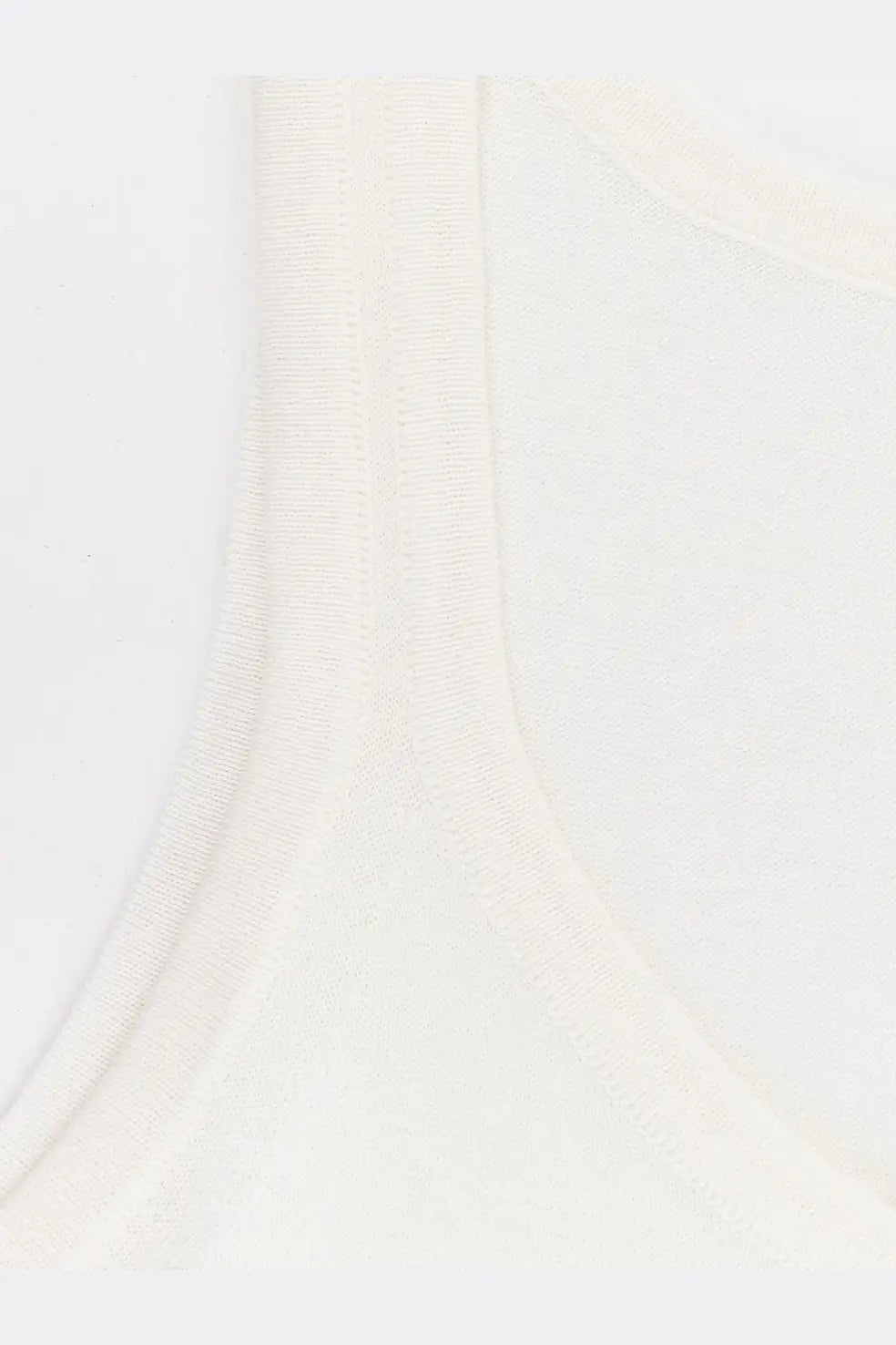 Cream-colored ribbed fabric strap with smooth seamless finish on Max Mara women’s Mxpumano cotton tank top white back side