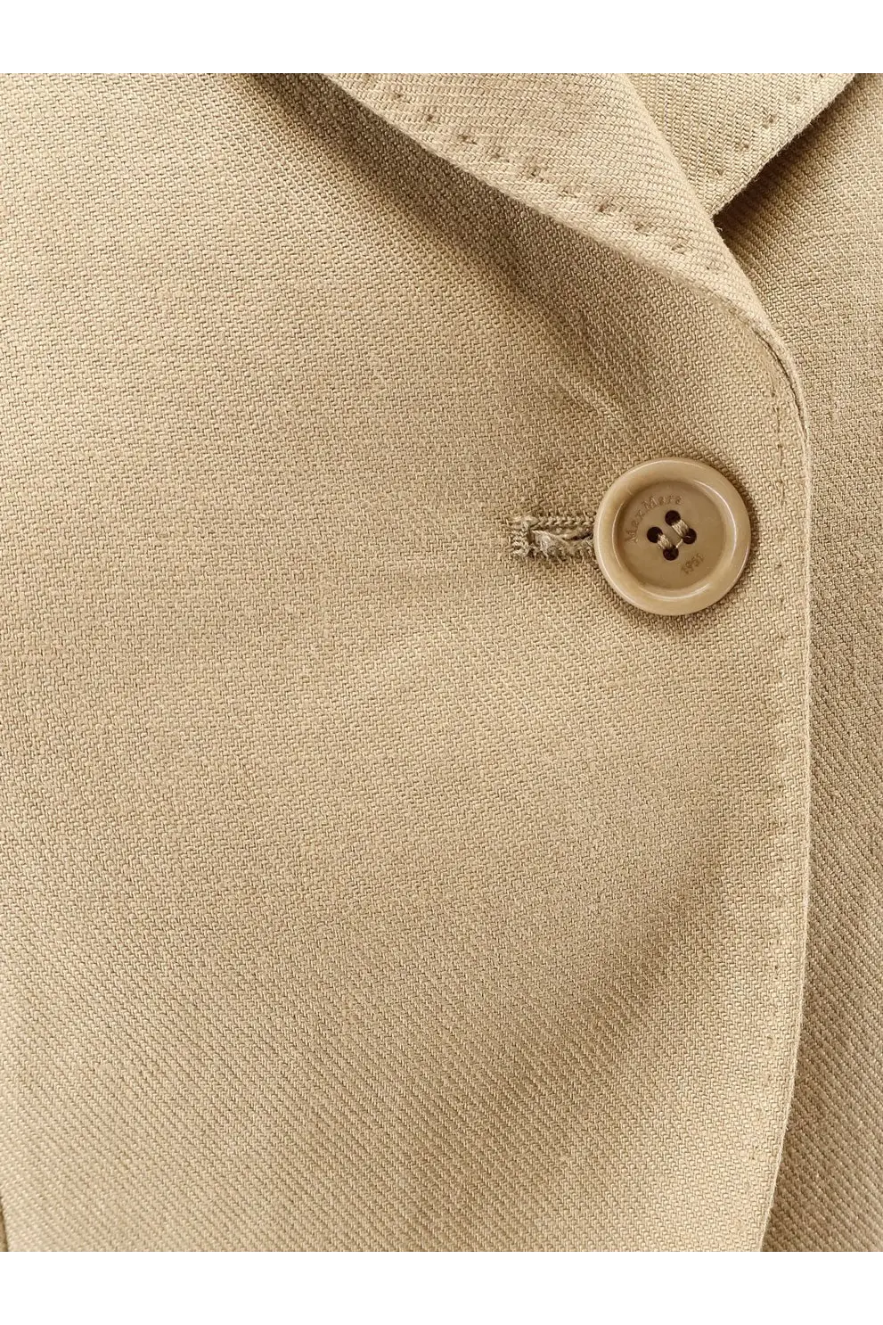 Beige button with four holes made of smooth material on max mara womens mxsbuono linen blazer beige