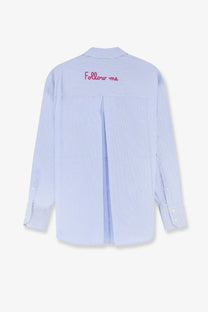 Back of mc2 saint barth women’s cristal cotton shirt in light blue and white stripes with pink follow me embroidery