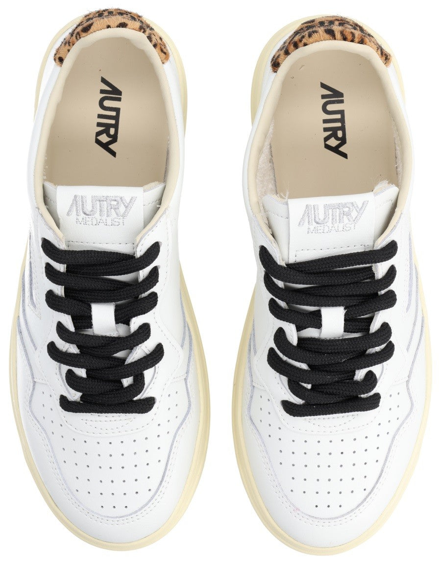 AUTRY Women's Medalist Low Sneaker Multicolor