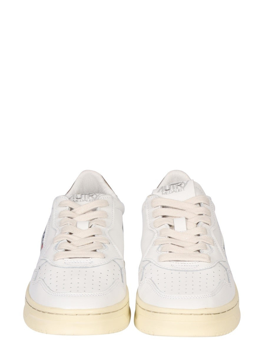 AUTRY Women's Medalist Low Sneaker White
