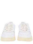 AUTRY Women's Medalist Low Sneaker White, view 3
