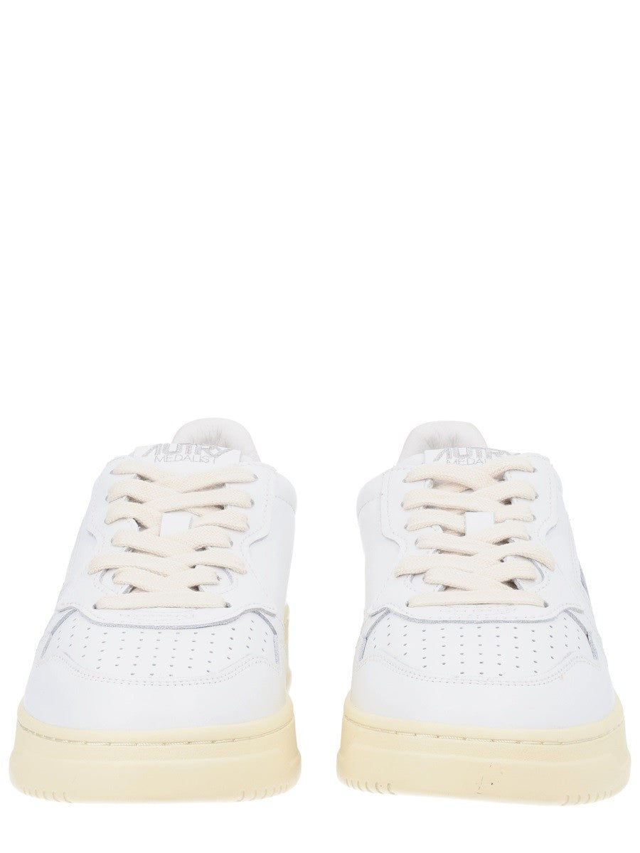 AUTRY Women's Medalist Low Sneaker White