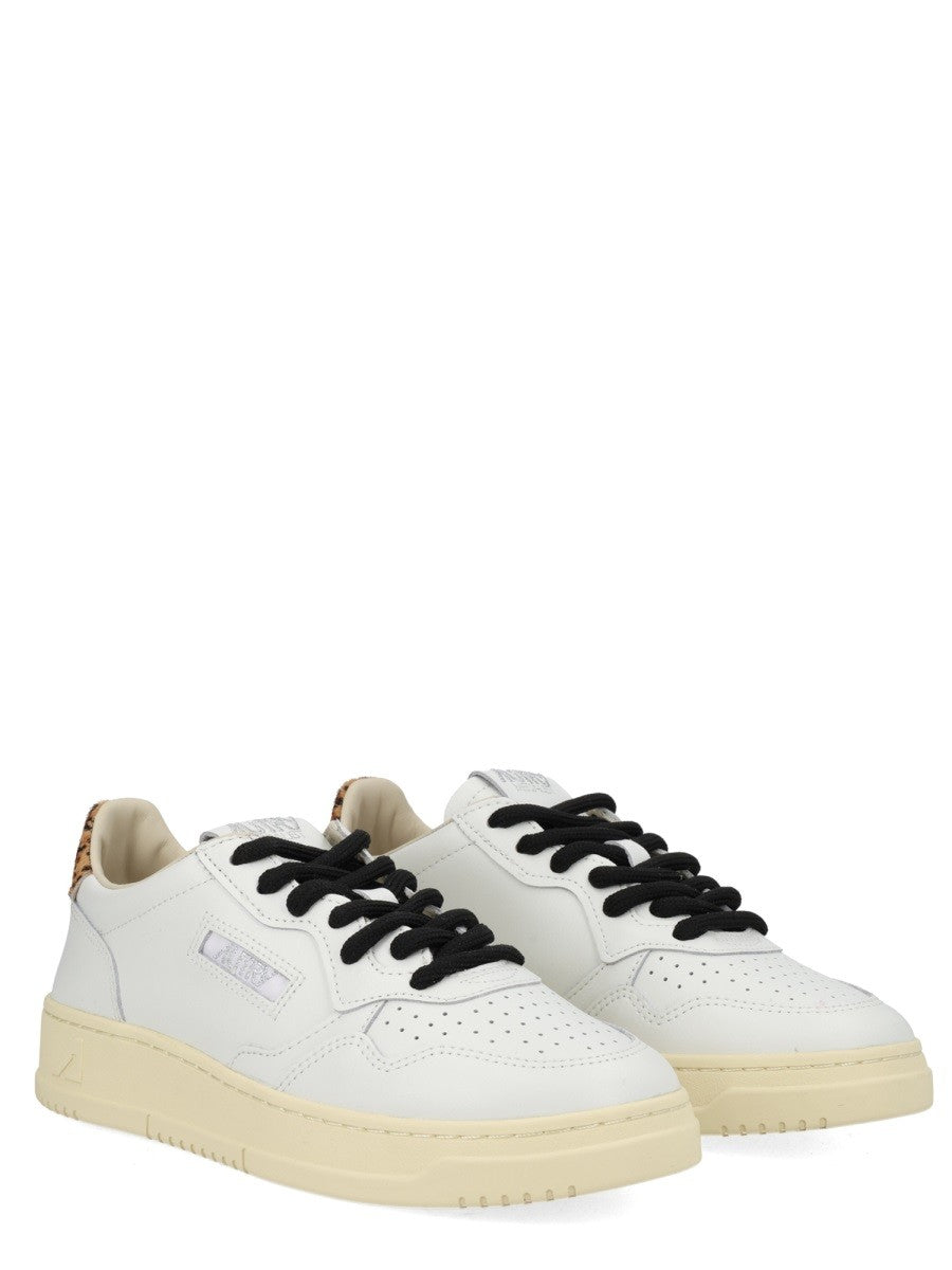 AUTRY Women's Medalist Low Sneaker Multicolor