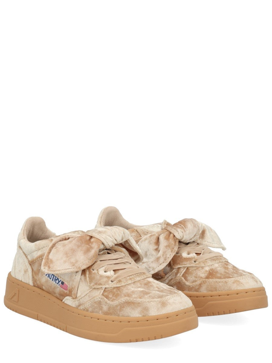 Autry Women's Medalist Low Sneaker Beige AUTRY