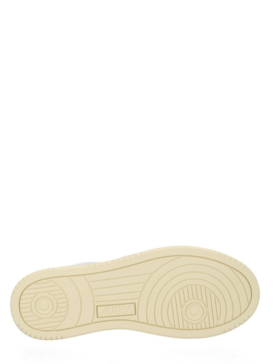 AUTRY Women's Medalist Low Sneaker Multicolor
