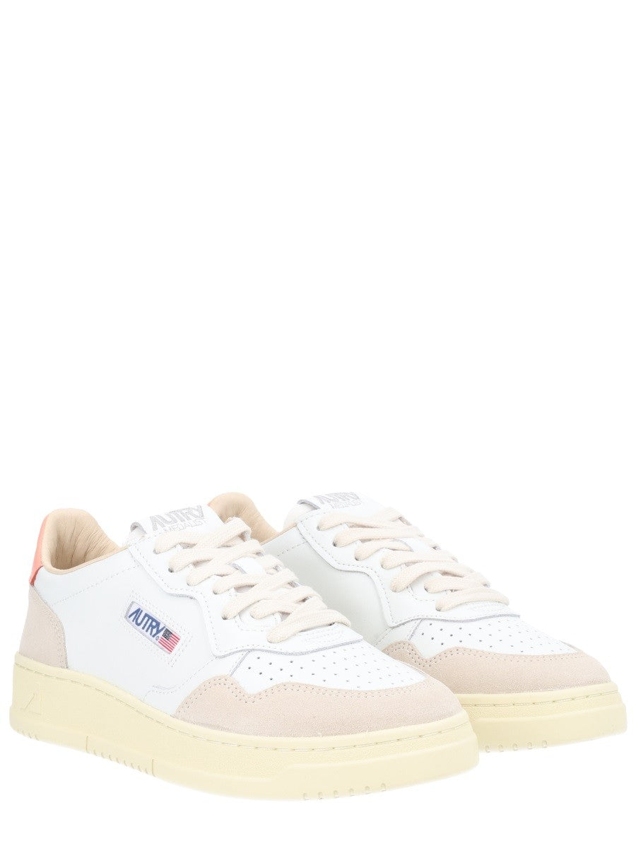 AUTRY Women's Medalist Low Sneaker Multicolor