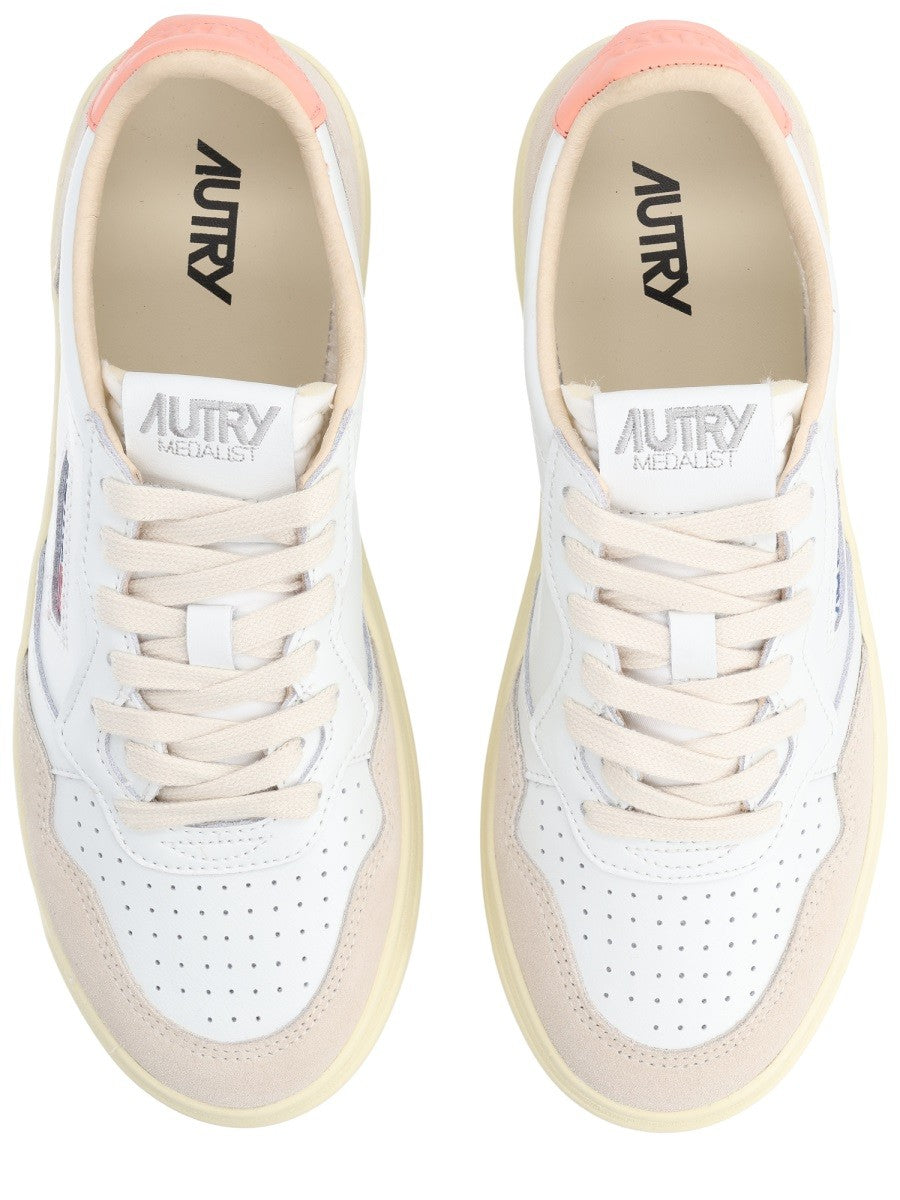 AUTRY Women's Medalist Low Sneaker Multicolor