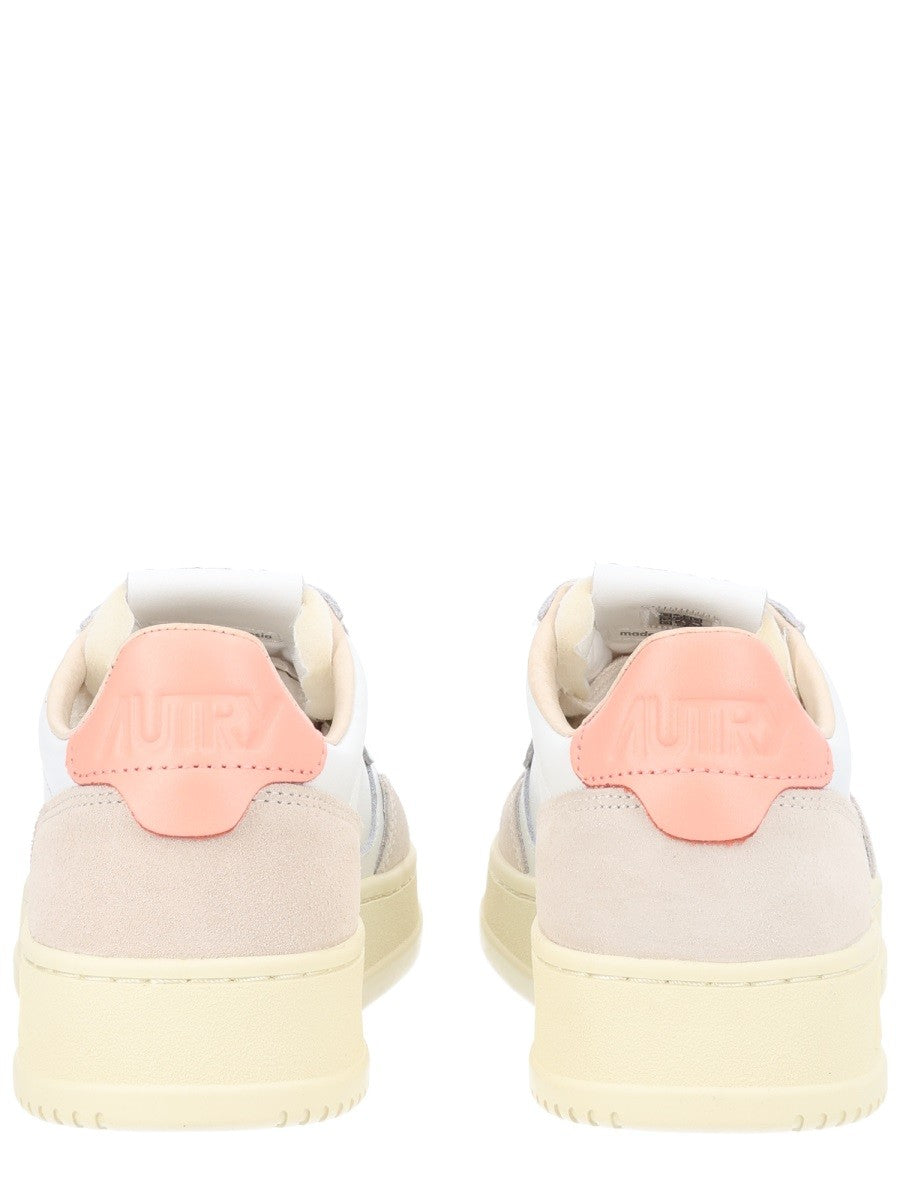 AUTRY Women's Medalist Low Sneaker Multicolor