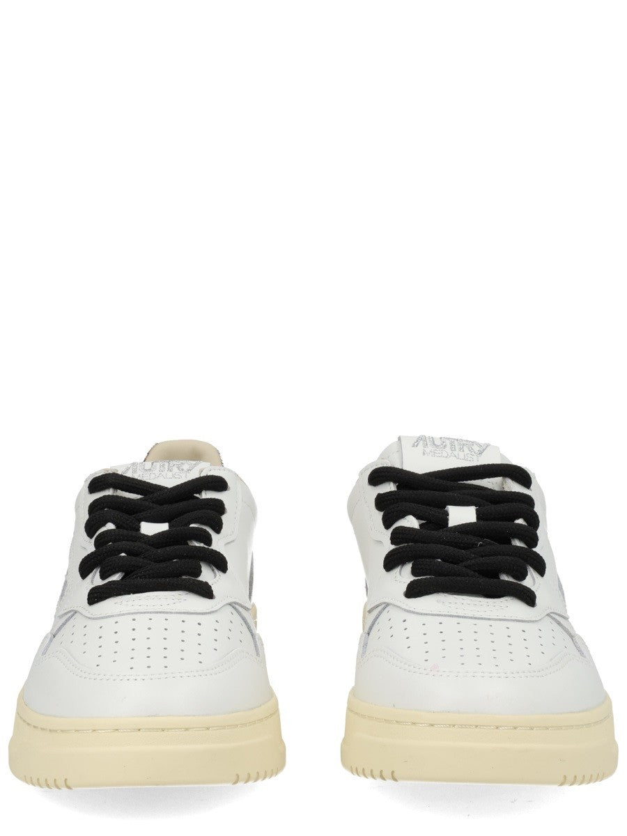 AUTRY Women's Medalist Low Sneaker Multicolor