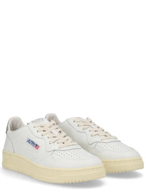 AUTRY Women's Medalist Low Sneaker White, view 2