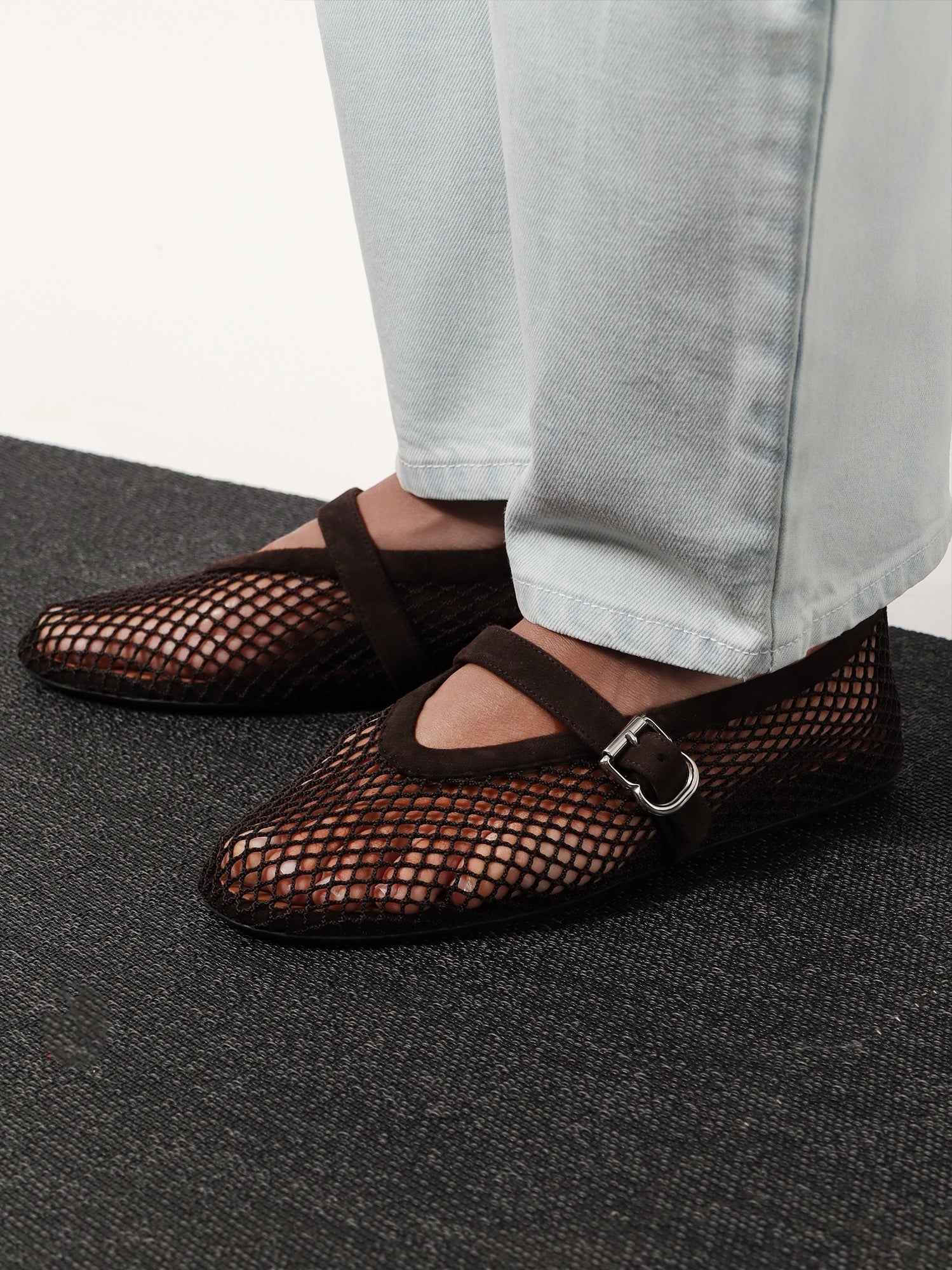 ALAÏA Women's Mesh Ballet Flats Brown
