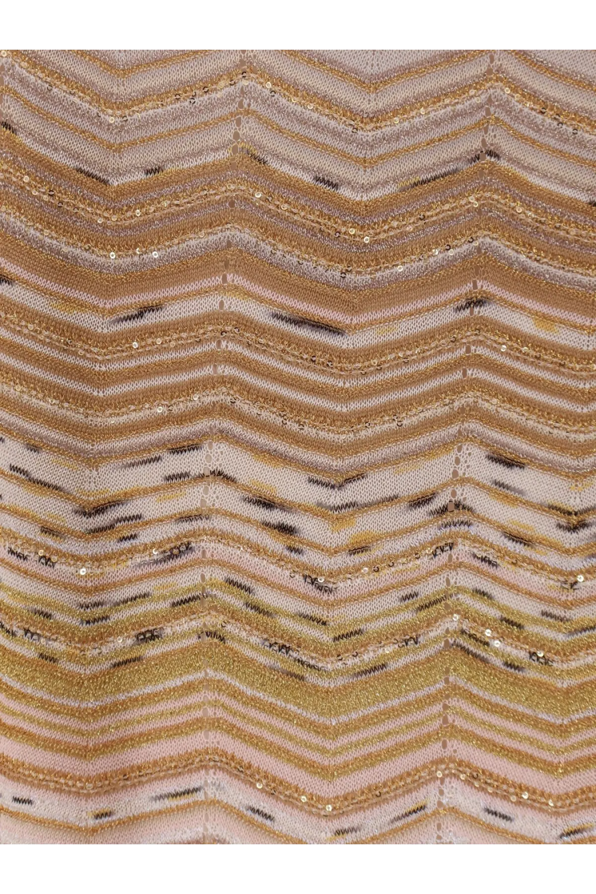 Missoni women’s vestito lungo in viscosa laminata gold featuring a shimmering gold and cream zigzag knit with sequins