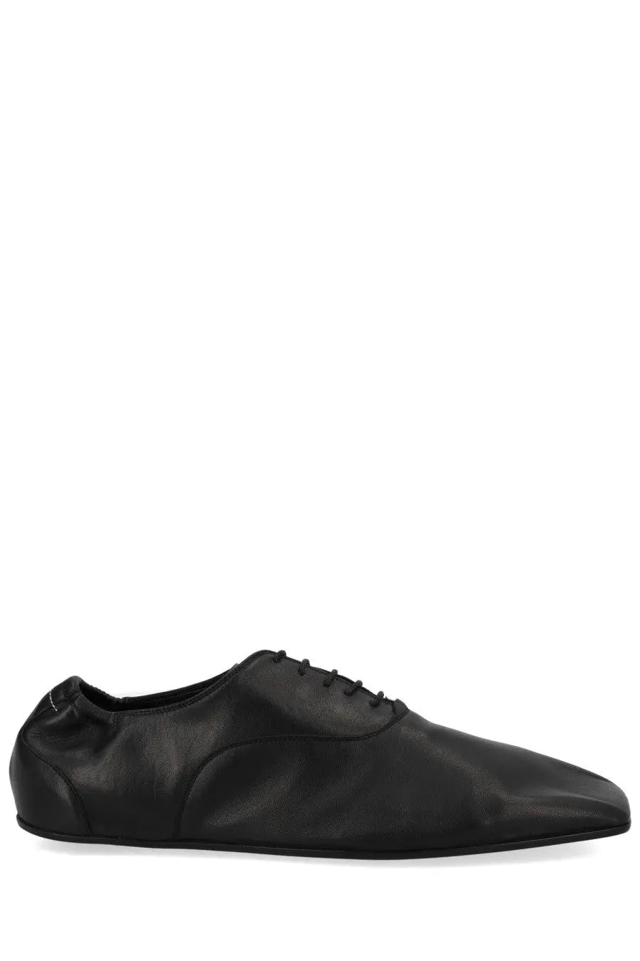 Mm6 maison margiela men’s black leather lace-up travel derby shoe with sleek minimalist design and pointed toe